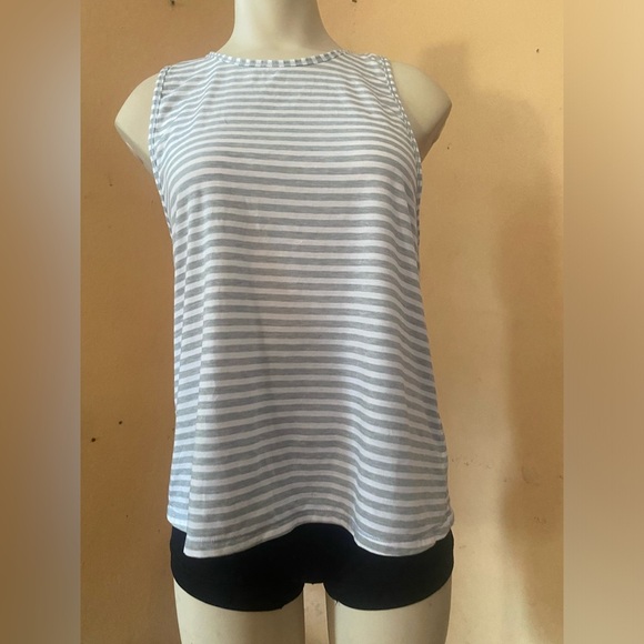 Athleta Gray and White Sleeveless Muscle Tee - Picture 8 of 12